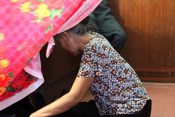 Hãi hùng giây phút 2 học sinh tiểu học bị bồn nước đè tử vong ảnh 3 Hãi hùng giây phút 2 học sinh tiểu học bị bồn nước đè tử vong ảnh 3