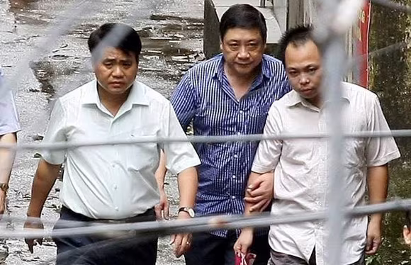 Kẻ khống chế các con tin ở Thanh Xuân Bắc bị khởi tố thêm tội danh “Cướp tài sản” ảnh 1 Kẻ khống chế các con tin ở Thanh Xuân Bắc bị khởi tố thêm tội danh “Cướp tài sản” ảnh 1