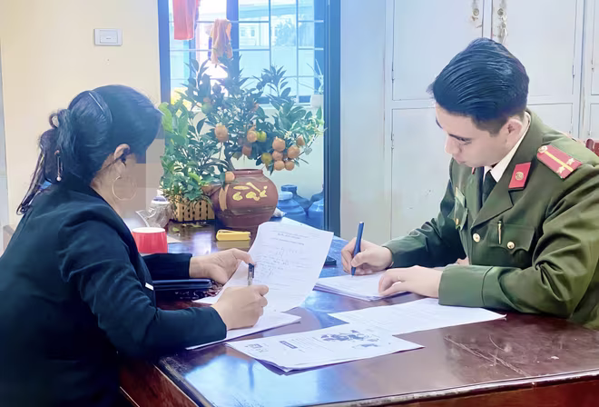 Cơ quan Công an xử phạt chị P về hành vi "báo chốt" đo nồng độ cồn Cơ quan Công an xử phạt chị P về hành vi "báo chốt" đo nồng độ cồn