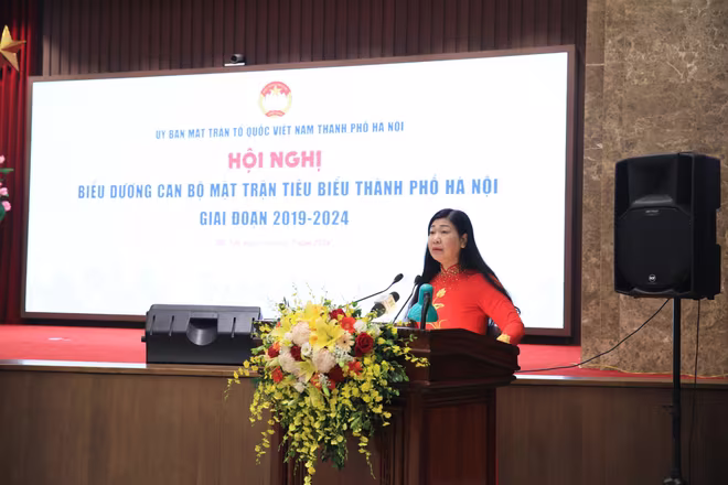 Chủ tịch Ủy ban Mặt trận Tổ quốc Việt Nam TP. Hà Nội Nguyễn Lan Hương phát biểu tại hội nghị Chủ tịch Ủy ban Mặt trận Tổ quốc Việt Nam TP. Hà Nội Nguyễn Lan Hương phát biểu tại hội nghị