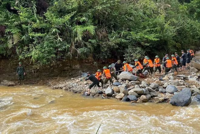 Công tác tìm kiếm cứu nạn những người mất tích vẫn đang được tiếp tục thực hiện Công tác tìm kiếm cứu nạn những người mất tích vẫn đang được tiếp tục thực hiện
