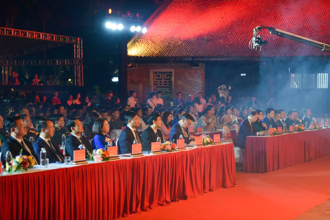 Lễ tuyên dương 100 thủ khoa xuất sắc Lễ tuyên dương 100 thủ khoa xuất sắc