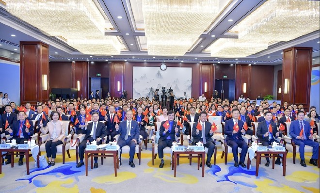 Các đại biểu thanh niên Việt Nam tại chương trình Gặp gỡ hữu nghị thanh niên Việt Nam - Trung Quốc năm 2024