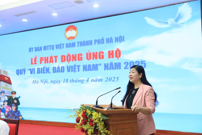 Chủ tịch Ủy ban MTTQ Việt Nam thành phố Nguyễn Lan Hương phát biểu tại buổi lễ phát động ủng hộ Quỹ “Vì biển, đảo Việt Nam” năm 2025
