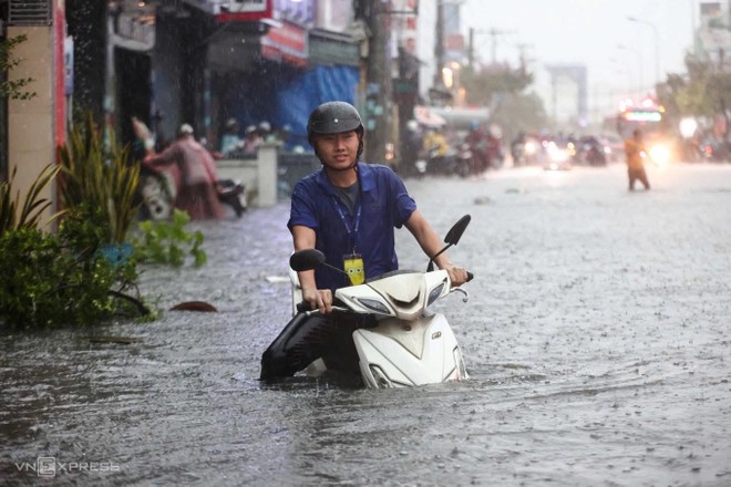 Mưa lớn gây ngập tại Bình Dương