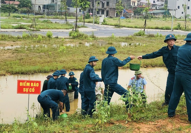 Diễn tập phòng chống thiên tai trong tình huống mưa lớn tại phường Sơn Tây, Hà Nội