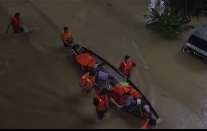 Các bệnh viện bị ngập phải sơ tán bệnh nhân và tài sản trong đêm Các bệnh viện bị ngập phải sơ tán bệnh nhân và tài sản trong đêm