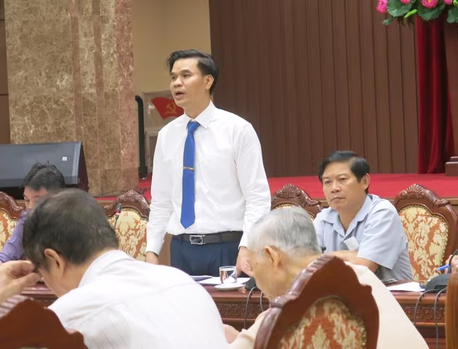 Phó Chủ tịch UBND quận Nam Từ Liêm Nguyễn Quốc Nam thông tin tại hội nghị Phó Chủ tịch UBND quận Nam Từ Liêm Nguyễn Quốc Nam thông tin tại hội nghị