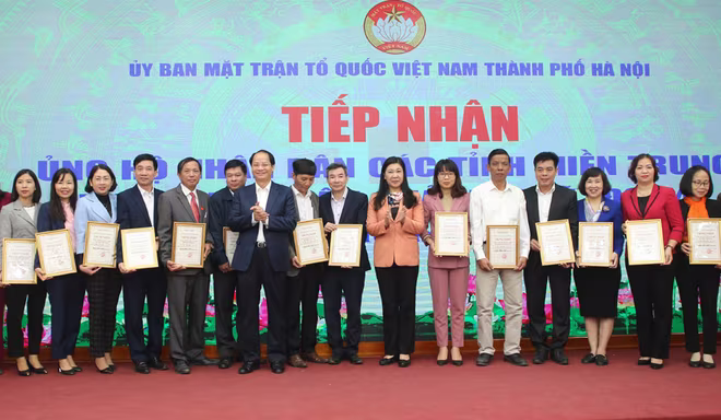 Các đơn vị tham gia ủng hộ người dân miền Trung (đợt 4) Các đơn vị tham gia ủng hộ người dân miền Trung (đợt 4)