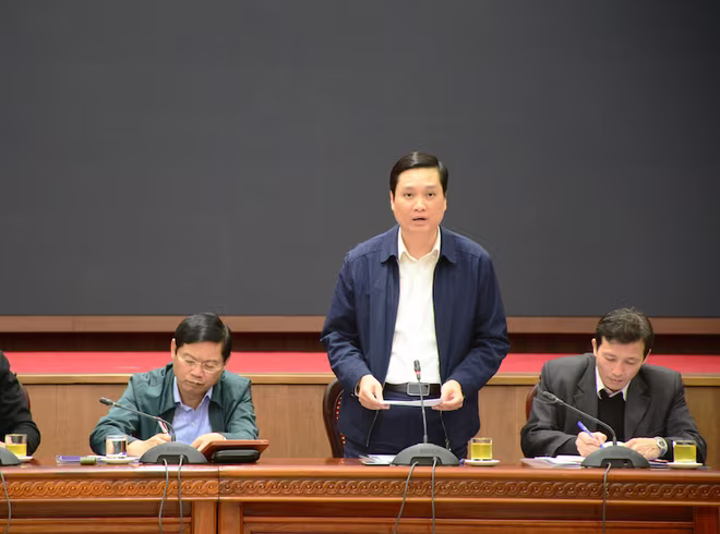 Phó Giám đốc Sở LĐ-TB&XH Nguyễn Quốc Khánh thông tin tại hội nghị Phó Giám đốc Sở LĐ-TB&XH Nguyễn Quốc Khánh thông tin tại hội nghị