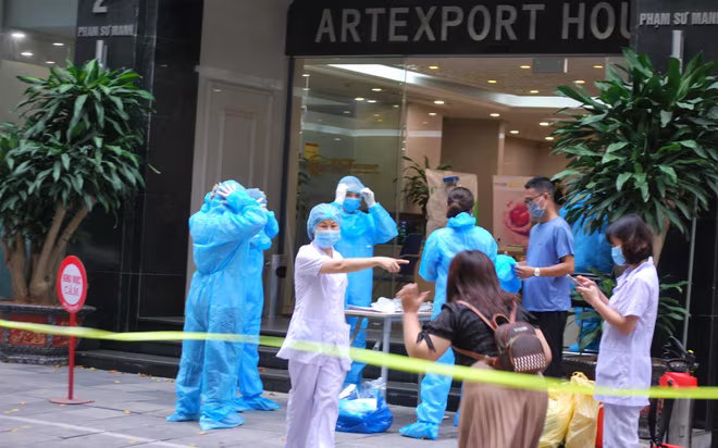 Hà Nội sẽ hỗ trợ toàn bộ các trường hợp phải thực hiện xét nghiệm sàng lọc SARS-CoV-2 theo yêu cầu