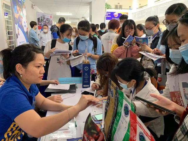 Lương tối thiểu theo giờ được đề xuất từ 15.600 - 22.500 đồng Lương tối thiểu theo giờ được đề xuất từ 15.600 - 22.500 đồng