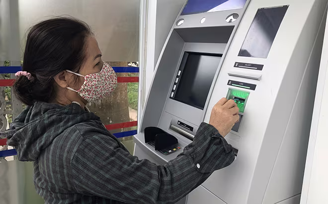 Người dân nhận trợ cấp xã hội hàng tháng qua tài khoản Người dân nhận trợ cấp xã hội hàng tháng qua tài khoản