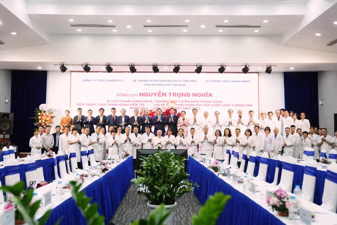 Đoàn công tác Ban Tuyên Giáo, lãnh đạo Bộ Y Tế tới thăm và tặng hoa chúc mừng hệ sinh thái Bệnh viện Tâm Anh, Hệ thống tiêm chủng VNVC và Công ty Dược phẩm ECO Đoàn công tác Ban Tuyên Giáo, lãnh đạo Bộ Y Tế tới thăm và tặng hoa chúc mừng hệ sinh thái Bệnh viện Tâm Anh, Hệ thống tiêm chủng VNVC và Công ty Dược phẩm ECO