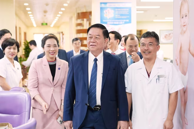 Đồng chí Nguyễn Trọng Nghĩa và đoàn công tác đi thăm hệ thống trang thiết bị, cơ sở vật chất tại BVĐK Tâm Anh Hà Nội Đồng chí Nguyễn Trọng Nghĩa và đoàn công tác đi thăm hệ thống trang thiết bị, cơ sở vật chất tại BVĐK Tâm Anh Hà Nội