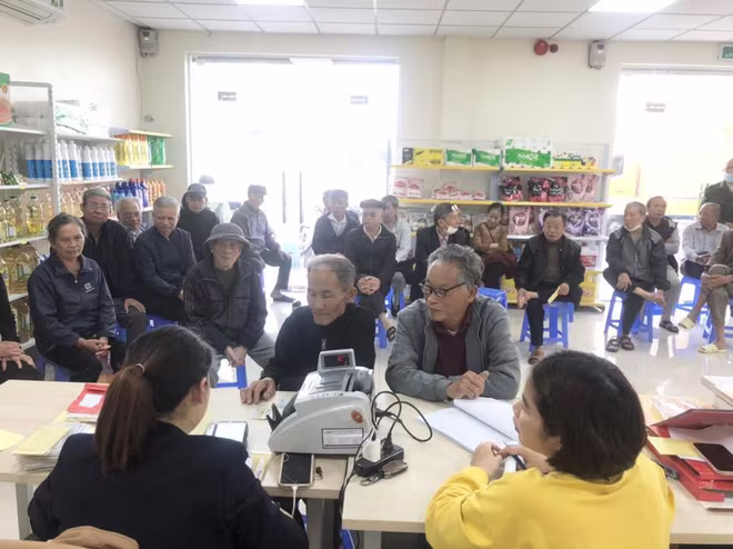 Cơ quan chức năng thực hiện việc chi trả lương hưu hằng tháng Cơ quan chức năng thực hiện việc chi trả lương hưu hằng tháng