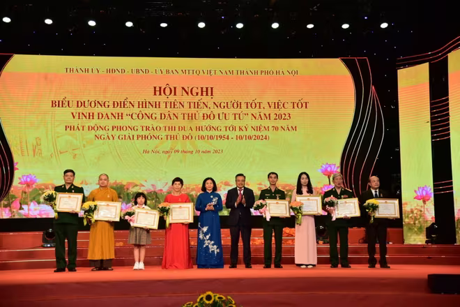 Lãnh đạo thành phố Hà Nội trao Danh hiệu "Người tốt - việc tốt" năm 2023 Lãnh đạo thành phố Hà Nội trao Danh hiệu "Người tốt - việc tốt" năm 2023