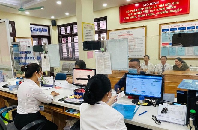 Không yêu cầu người dân làm lại thủ tục hành chính sau sáp nhập