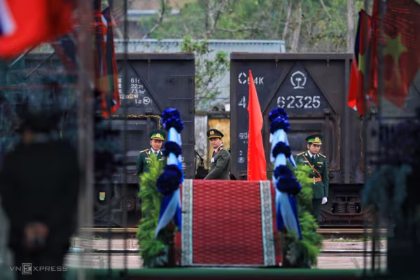 [Cập nhật] Chủ tịch Triều Tiên Kim Jong-un tạm biệt Việt Nam, lên siêu tàu bọc thép về nước ảnh 10