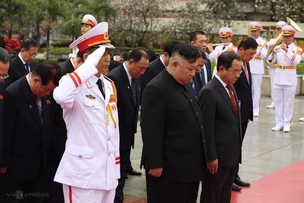 [Cập nhật] Chủ tịch Triều Tiên Kim Jong-un tạm biệt Việt Nam, lên siêu tàu bọc thép về nước ảnh 21