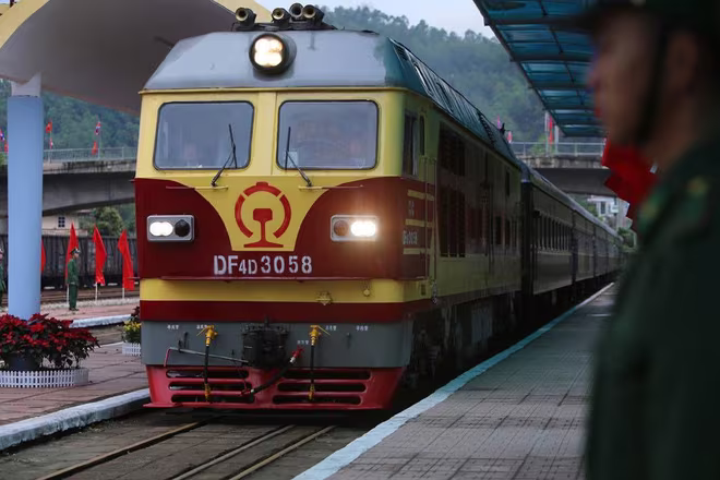 [Cập nhật] Chủ tịch Triều Tiên Kim Jong-un tạm biệt Việt Nam, lên siêu tàu bọc thép về nước ảnh 15