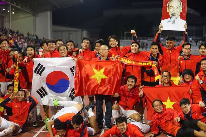[TRỰC TIẾP] Chào đón những "người hùng" làm nên chiến thắng lịch sử tại SEA Games 30 ảnh 75