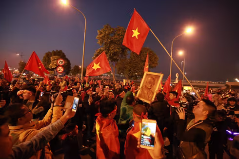 [TRỰC TIẾP] Chào đón những "người hùng" làm nên chiến thắng lịch sử tại SEA Games 30 ảnh 54