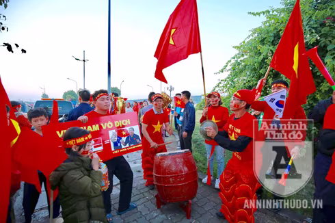 [TRỰC TIẾP] Chào đón những "người hùng" làm nên chiến thắng lịch sử tại SEA Games 30 ảnh 65