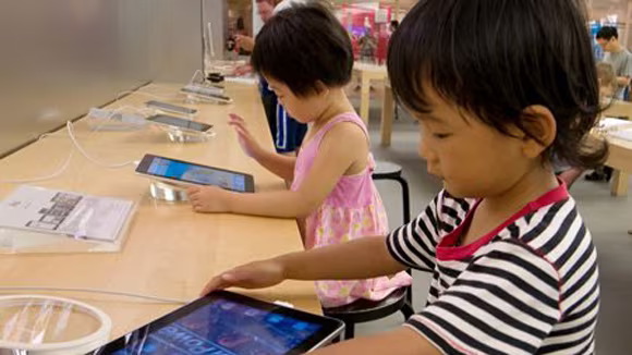 Cẩn trọng khi trẻ tiếp xúc với sản phẩm công nghệ cao ảnh 1 Cẩn trọng khi trẻ tiếp xúc với sản phẩm công nghệ cao ảnh 1