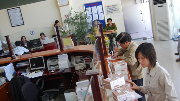 Lãi suất ngân hàng đồng loạt giảm 1% ảnh 1 Lãi suất ngân hàng đồng loạt giảm 1% ảnh 1