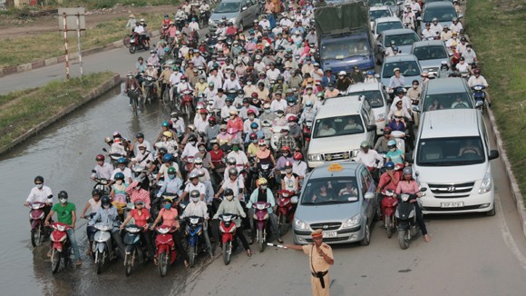 Phí trên đầu phương tiện: Khó có thể “cõng” hết ảnh 1 Phí trên đầu phương tiện: Khó có thể “cõng” hết ảnh 1
