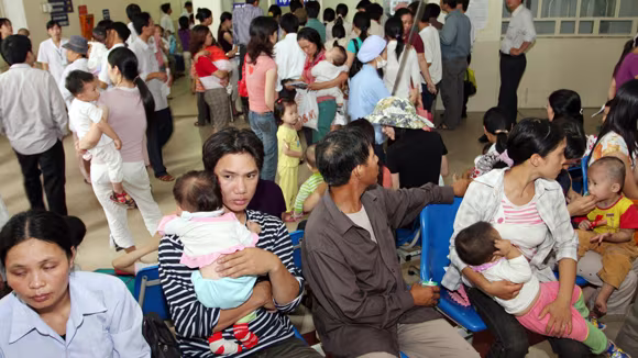 Khi người dân không tin vào “tuyến dưới”  ảnh 1 Khi người dân không tin vào “tuyến dưới”  ảnh 1