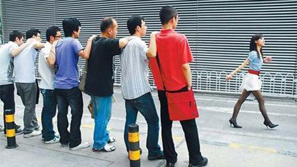 Bi hài chuyện dạy “tán gái”, “cưa trai” ảnh 1 Bi hài chuyện dạy “tán gái”, “cưa trai” ảnh 1