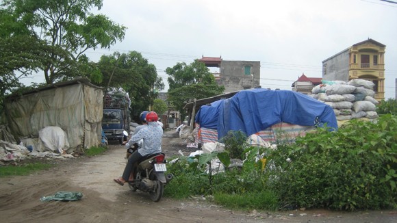 Ngộ độc ở làng tái chế chì ảnh 1 Ngộ độc ở làng tái chế chì ảnh 1