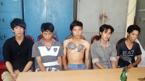 Côn đồ làng: Nỗi lo sau lũy tre ảnh 1 Côn đồ làng: Nỗi lo sau lũy tre ảnh 1