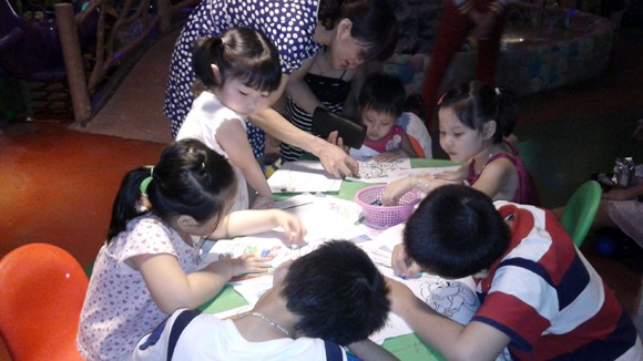 Đến hẹn, lại “nhồi” ảnh 2 Đến hẹn, lại “nhồi” ảnh 2