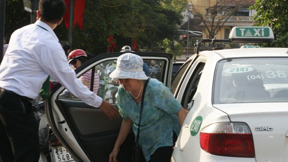 Hạn chế phương tiện cá nhân: Taxi lo bị bỏ quên ảnh 1 Hạn chế phương tiện cá nhân: Taxi lo bị bỏ quên ảnh 1