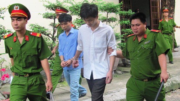 TP.HCM: Hình phạt thích đáng cho 2 gã bệnh hoạn ảnh 1 TP.HCM: Hình phạt thích đáng cho 2 gã bệnh hoạn ảnh 1