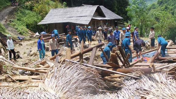 Vẫn chưa tìm thấy 3 nạn nhân bị lũ quét  ảnh 1