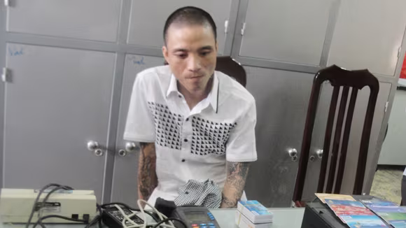 Sắm đồ xịn bằng thẻ tín dụng giả ảnh 1 Sắm đồ xịn bằng thẻ tín dụng giả ảnh 1