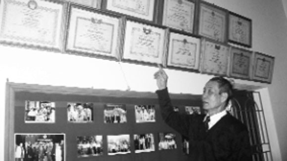 “Vua đá cảnh” phố Động ảnh 1 “Vua đá cảnh” phố Động ảnh 1