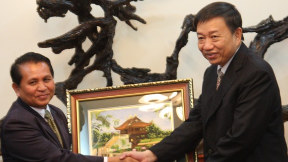 Thứ trưởng Tô Lâm tiếp Đoàn đại biểu Bộ Tư lệnh Bảo vệ Trung ương Lào ảnh 1 Thứ trưởng Tô Lâm tiếp Đoàn đại biểu Bộ Tư lệnh Bảo vệ Trung ương Lào ảnh 1