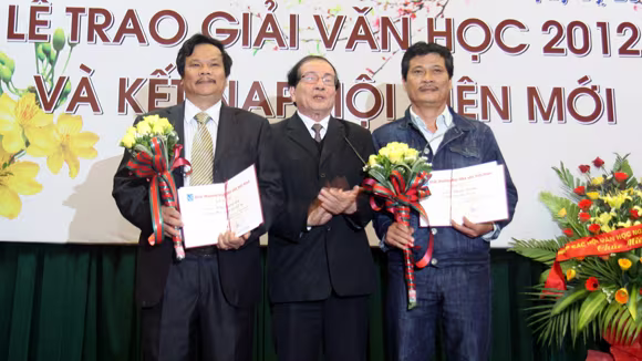 Vẫn trao giải cho những người từ chối ảnh 1 Vẫn trao giải cho những người từ chối ảnh 1