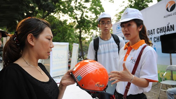 Đội mũ bảo hiểm đạt chuẩn để bảo vệ chính mình ảnh 1 Đội mũ bảo hiểm đạt chuẩn để bảo vệ chính mình ảnh 1