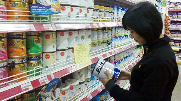 Nhiều tai tiếng, sữa ngoại vẫn được chuộng ảnh 1 Nhiều tai tiếng, sữa ngoại vẫn được chuộng ảnh 1