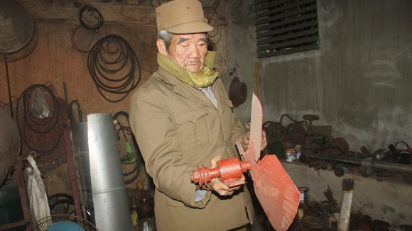 “Cụ” kỹ sư chân đất ảnh 1 “Cụ” kỹ sư chân đất ảnh 1