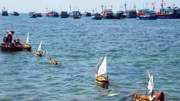 Khúc tráng ca Lý Sơn: Tháng 3 khao lề thế lính Hoàng Sa ảnh 2 Khúc tráng ca Lý Sơn: Tháng 3 khao lề thế lính Hoàng Sa ảnh 2