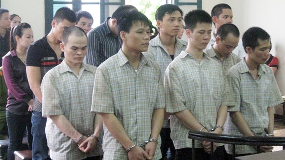 Giang hồ đấu súng giữa đêm ảnh 1 Giang hồ đấu súng giữa đêm ảnh 1