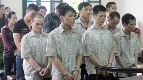 Giang hồ đấu súng giữa đêm ảnh 1 Giang hồ đấu súng giữa đêm ảnh 1