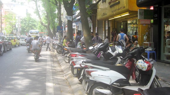 Gỡ “khó” cho vỉa hè ảnh 2 Gỡ “khó” cho vỉa hè ảnh 2